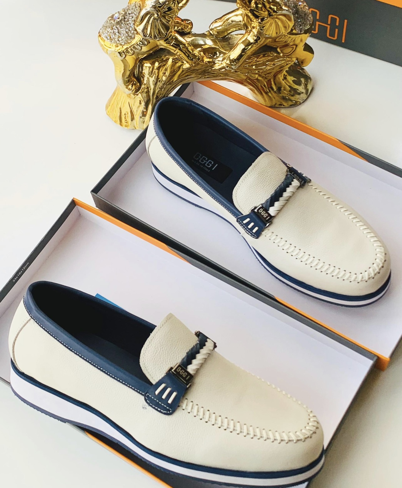 OGGI Moccasin-style Loafer